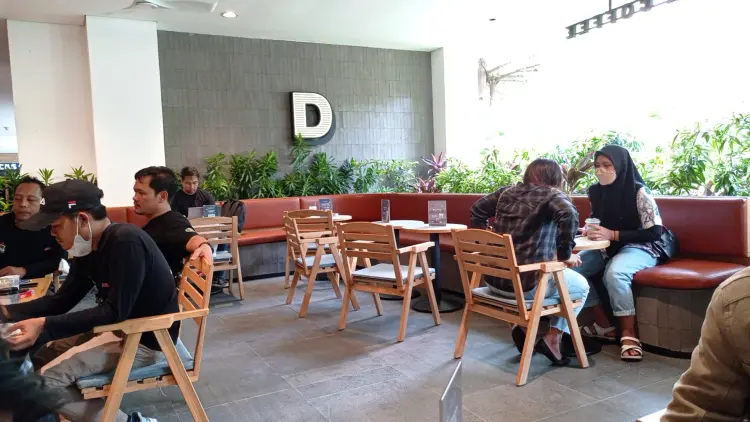 The People's Cafe Mall 23 Paskal 7