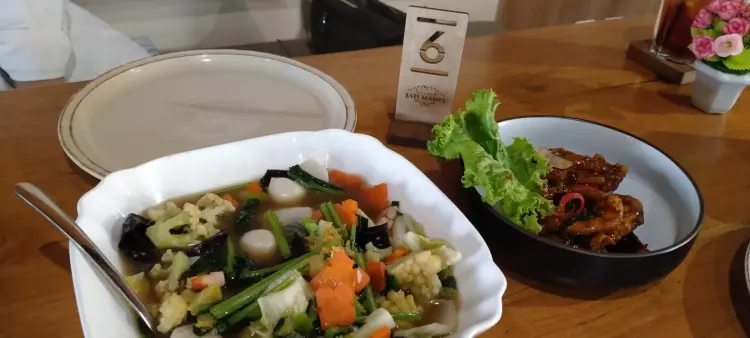 Jati Manis Cafe & Resto 7