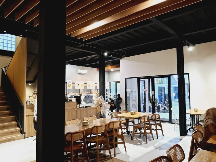 Jati Manis Cafe & Resto 3