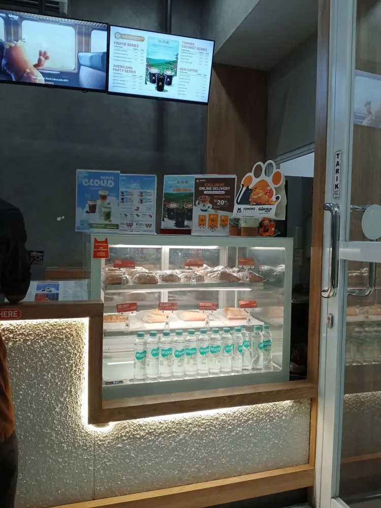 TOMORO COFFEE - UPN Veteran 6