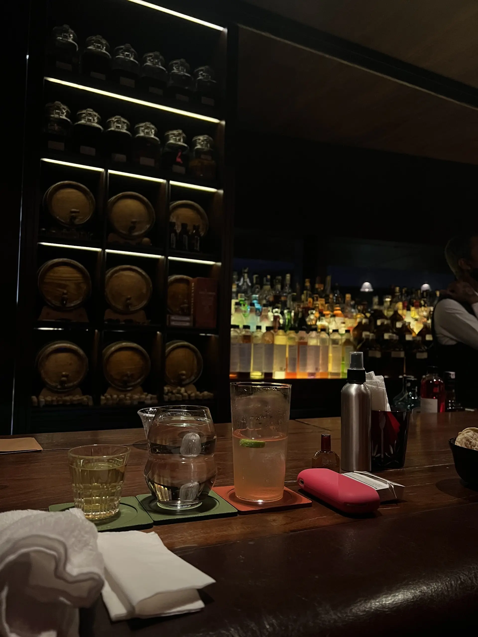 一杯酒30万还没菜单，雅加达这家烟雾缭绕的Bar凭什么？ 4