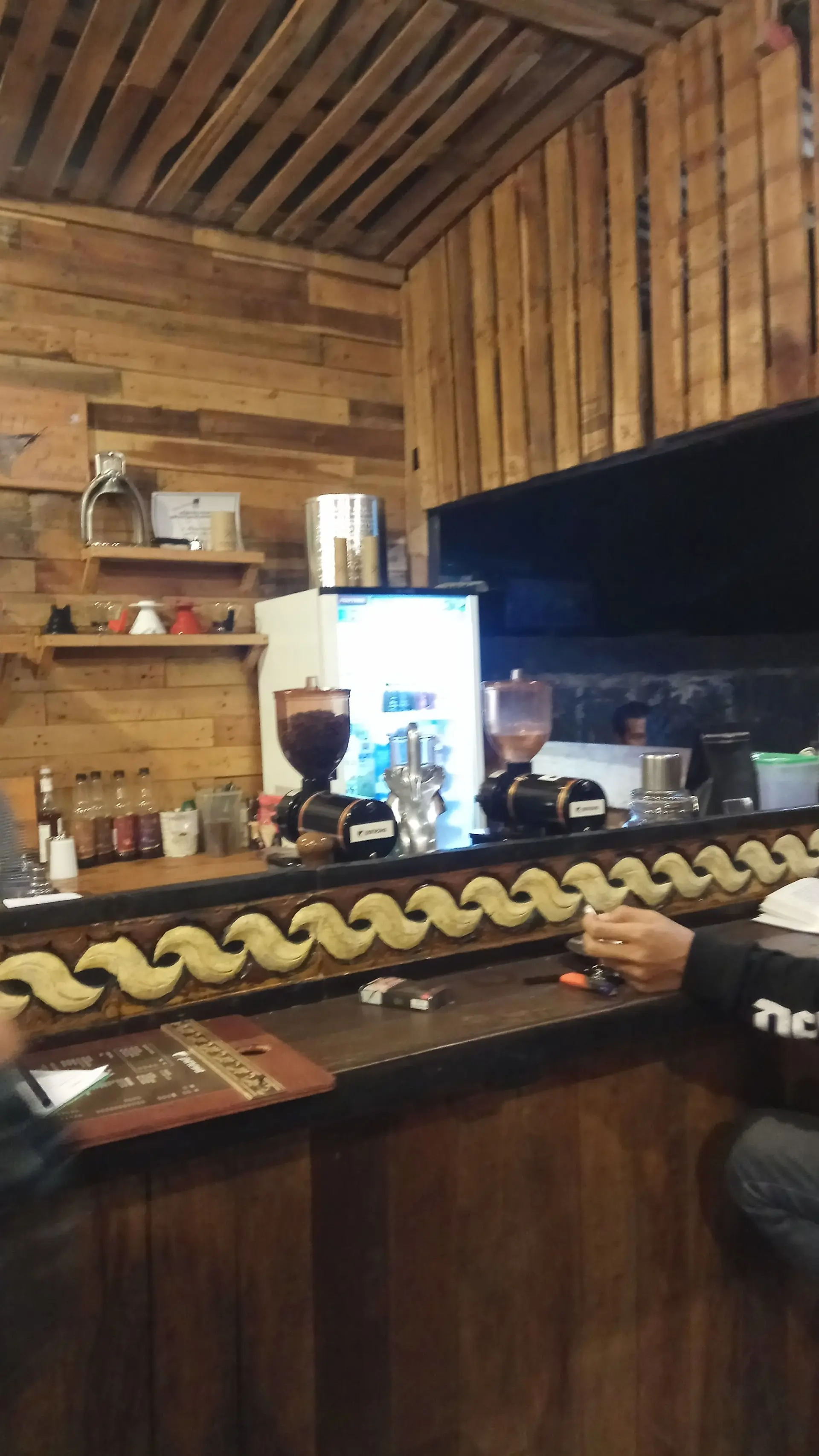 Spot nongkrong rahasia anak kuliahan Padang! Kok bisa sih kafe ini rame tiap hari? 🤔 6