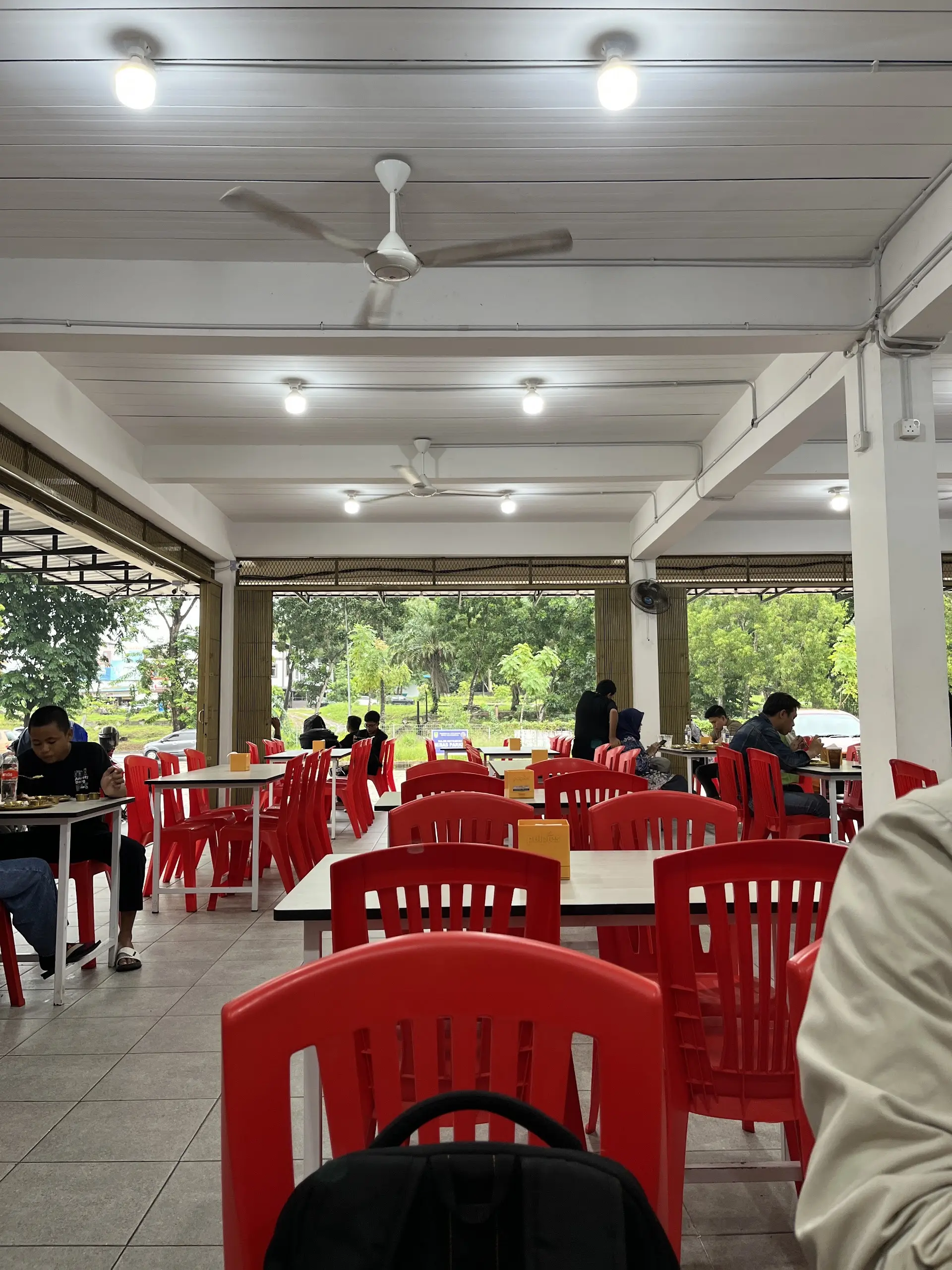 Rating Google 4.9 tapi tempatnya gak Chill? 🧐 Nasi rempah Lokal di Batam ini kok bisa Mantap banget 8