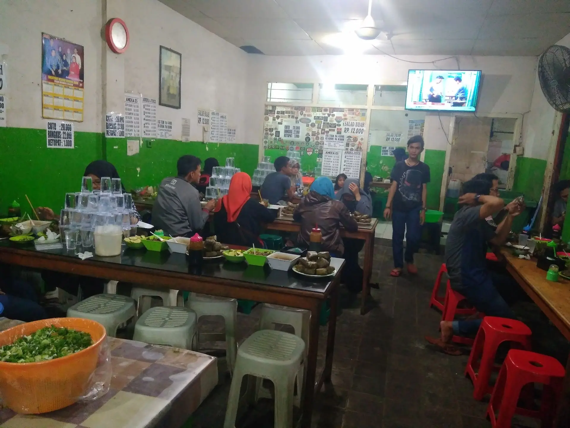 Anjay, modal 24k & diserbu orang Lokal, tapi kok Coto-nya cuma sesuap? 1