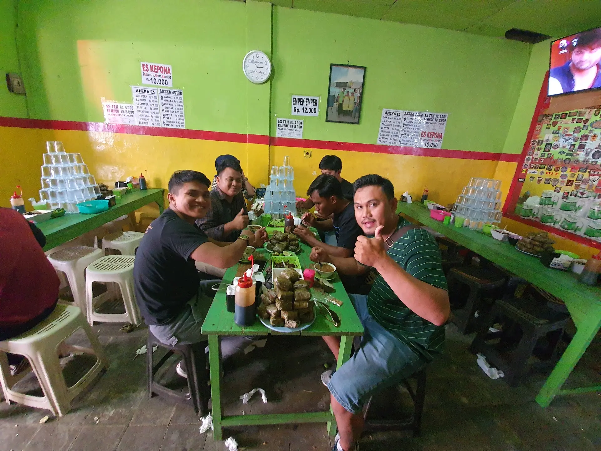 Anjay, modal 24k & diserbu orang Lokal, tapi kok Coto-nya cuma sesuap? 2