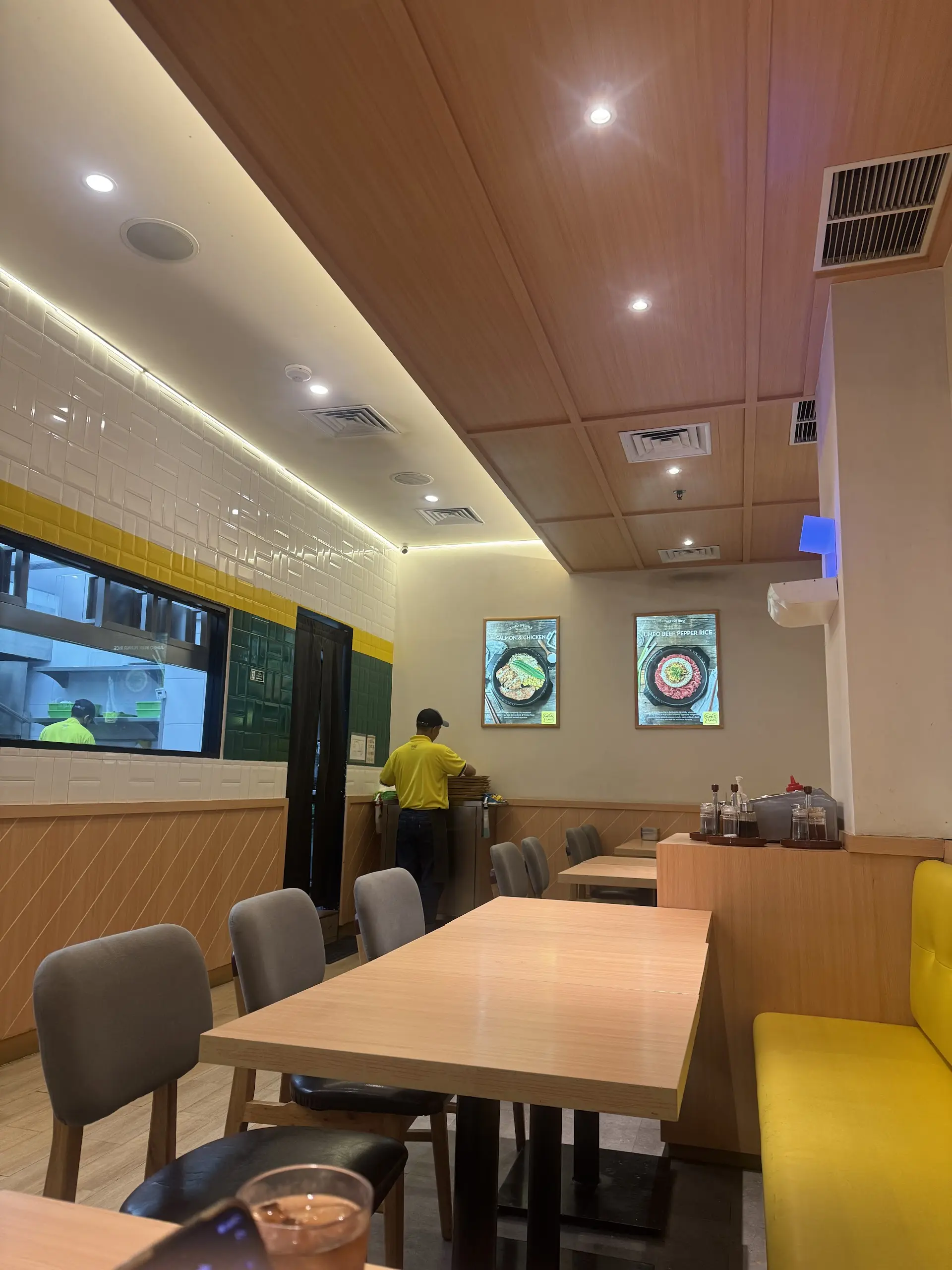 Gue umumkan, jiwa teppanyaki Surabaya ini bukan daging, melainkan... 4