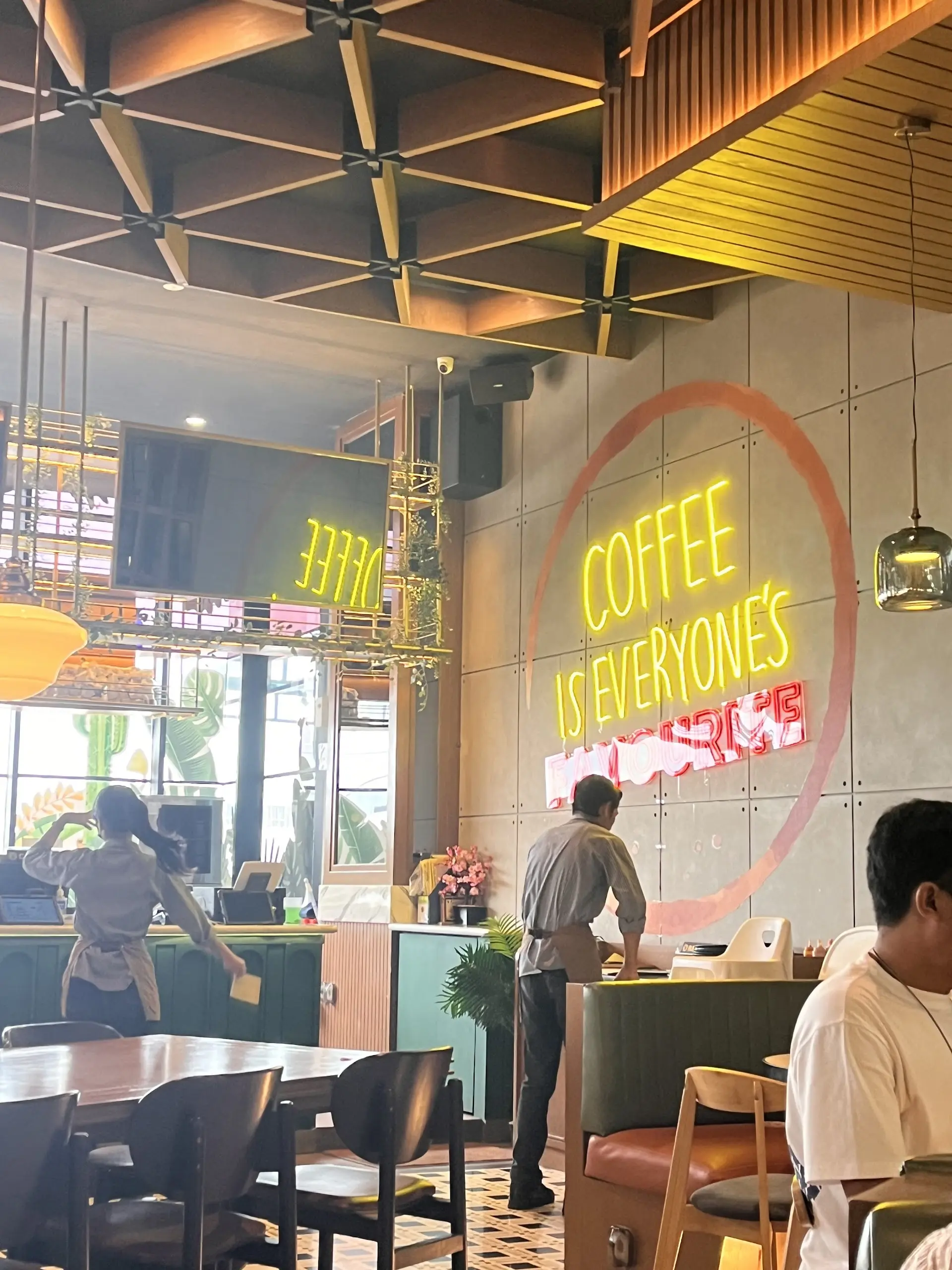 A 4.9-star Google spot, but the taste and service are a blind box? 7