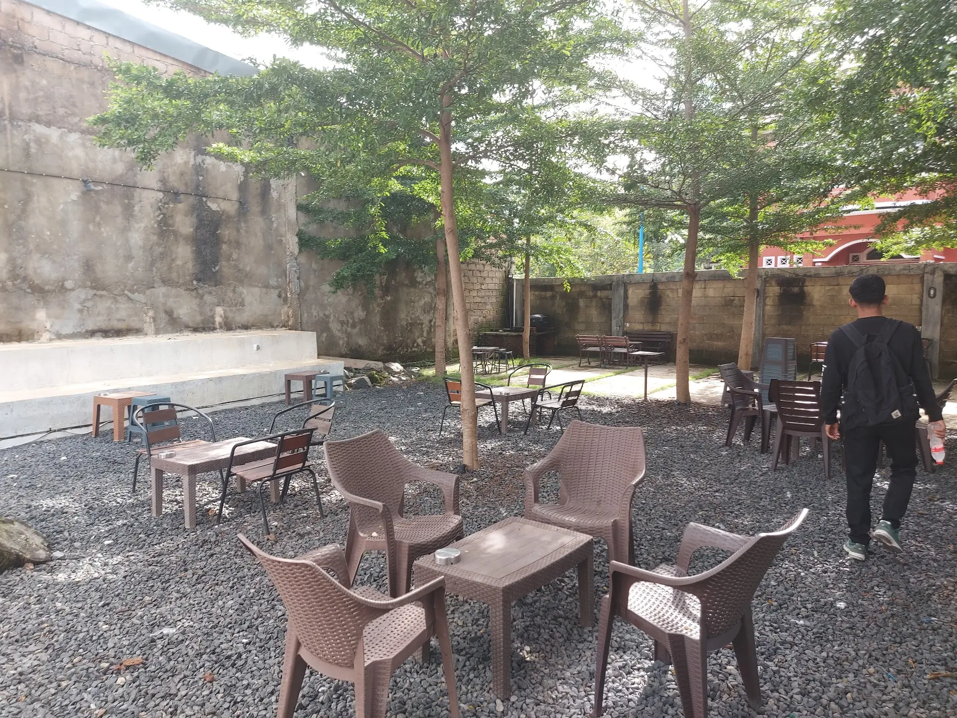 Anak nongkrong, sini kumpul! Vibe kafe lokal ini mantap & chill abis, tapi anjay… baca dulu curhatan gue sebelum pesen 7