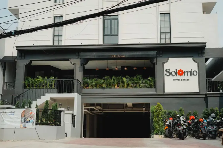 Solomio Coffee & Baked 1