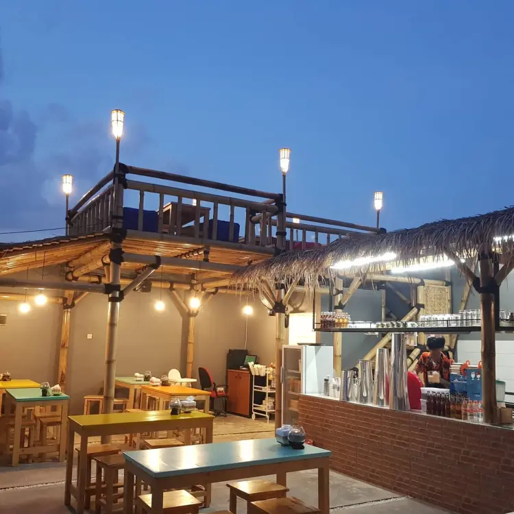 Pentagon Cafe & Billiard Karawaci 1