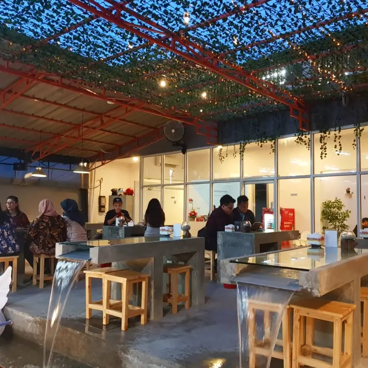 Pentagon Cafe & Billiard Karawaci 5