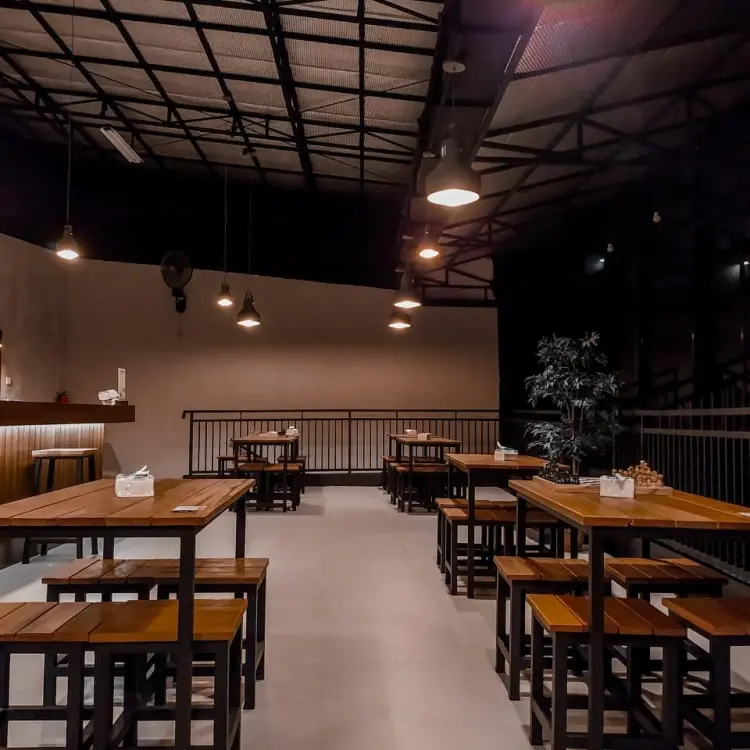 Pentagon Cafe & Billiard Karawaci 4