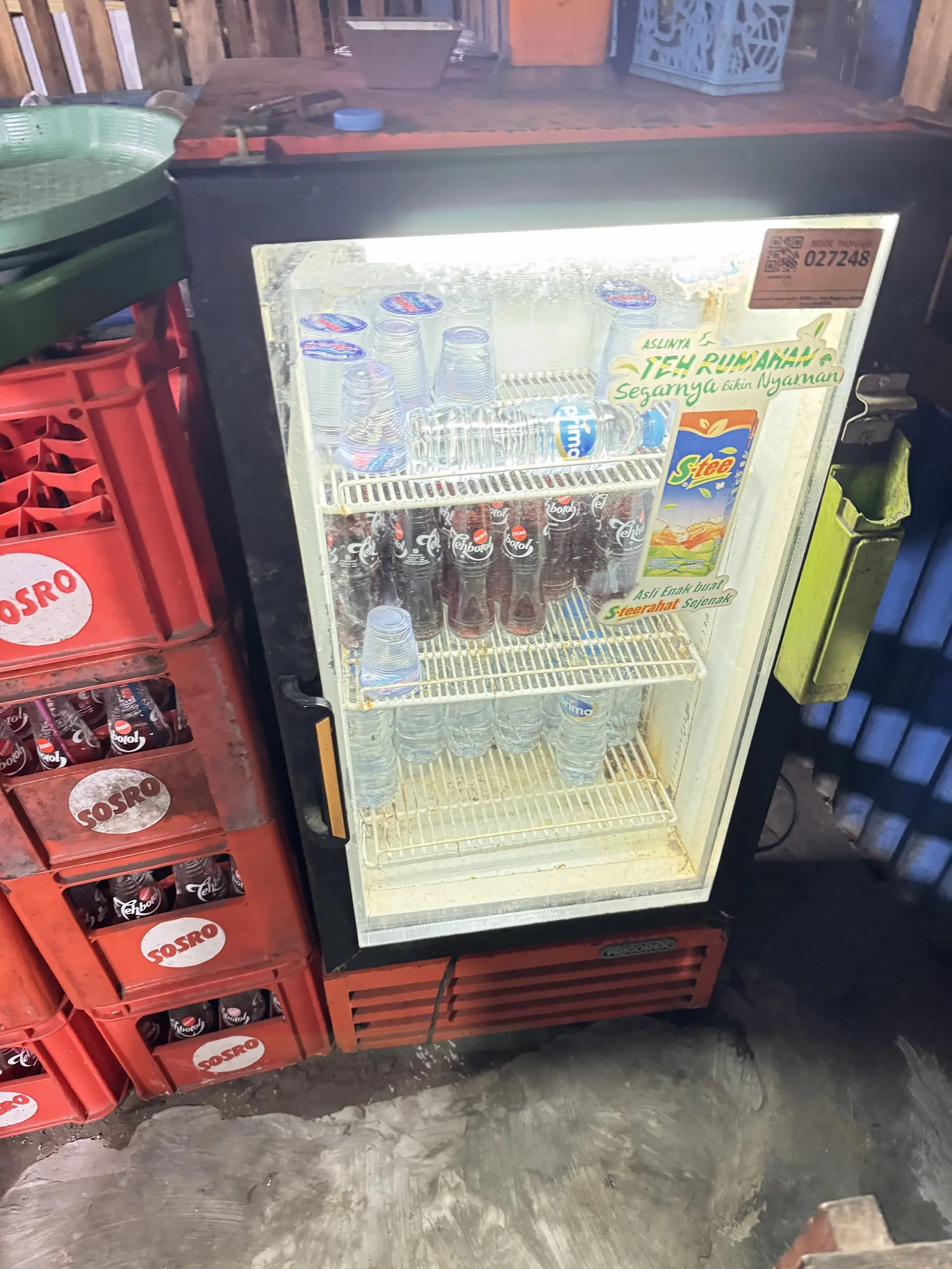 Pecinta pedas merapat! 🌶️ Anjay, "Ayam Jingkrak" di Lampung ini pedasnya sampai bikin terbang! 🚀 2