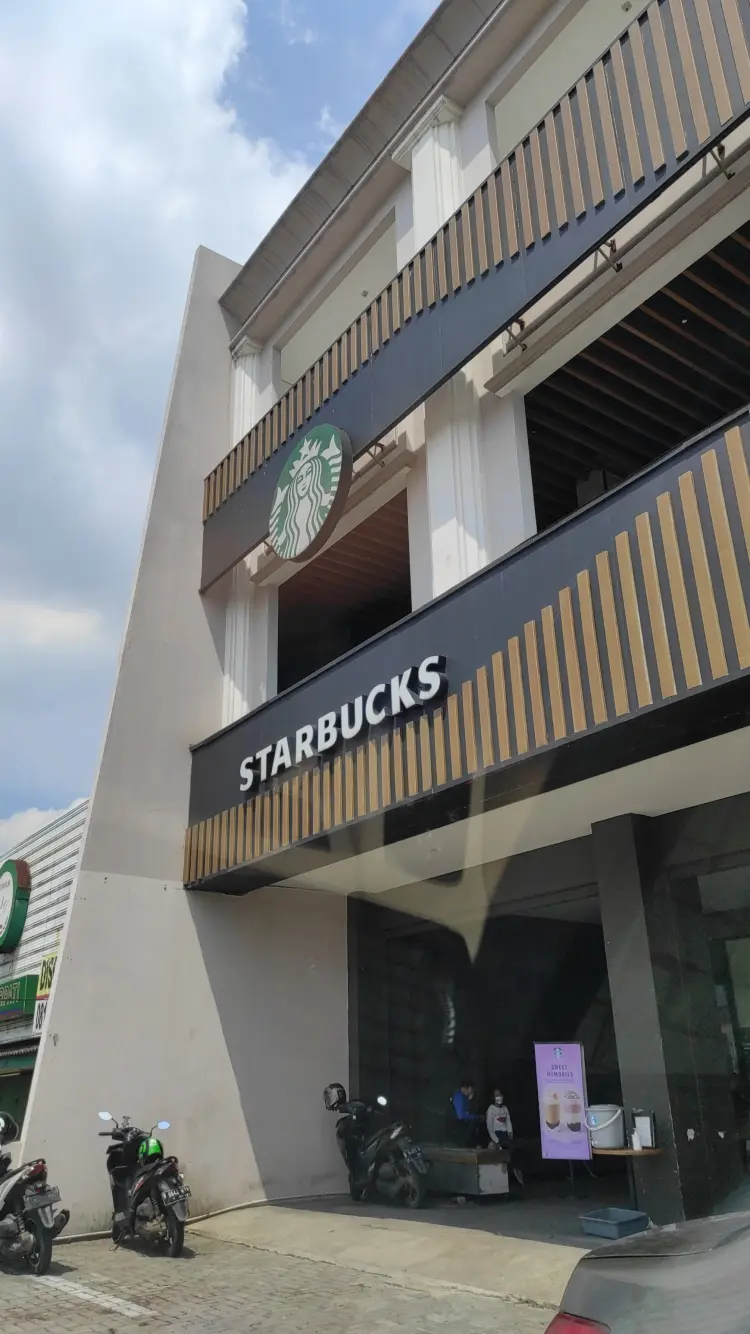 Starbucks Pamulang 1