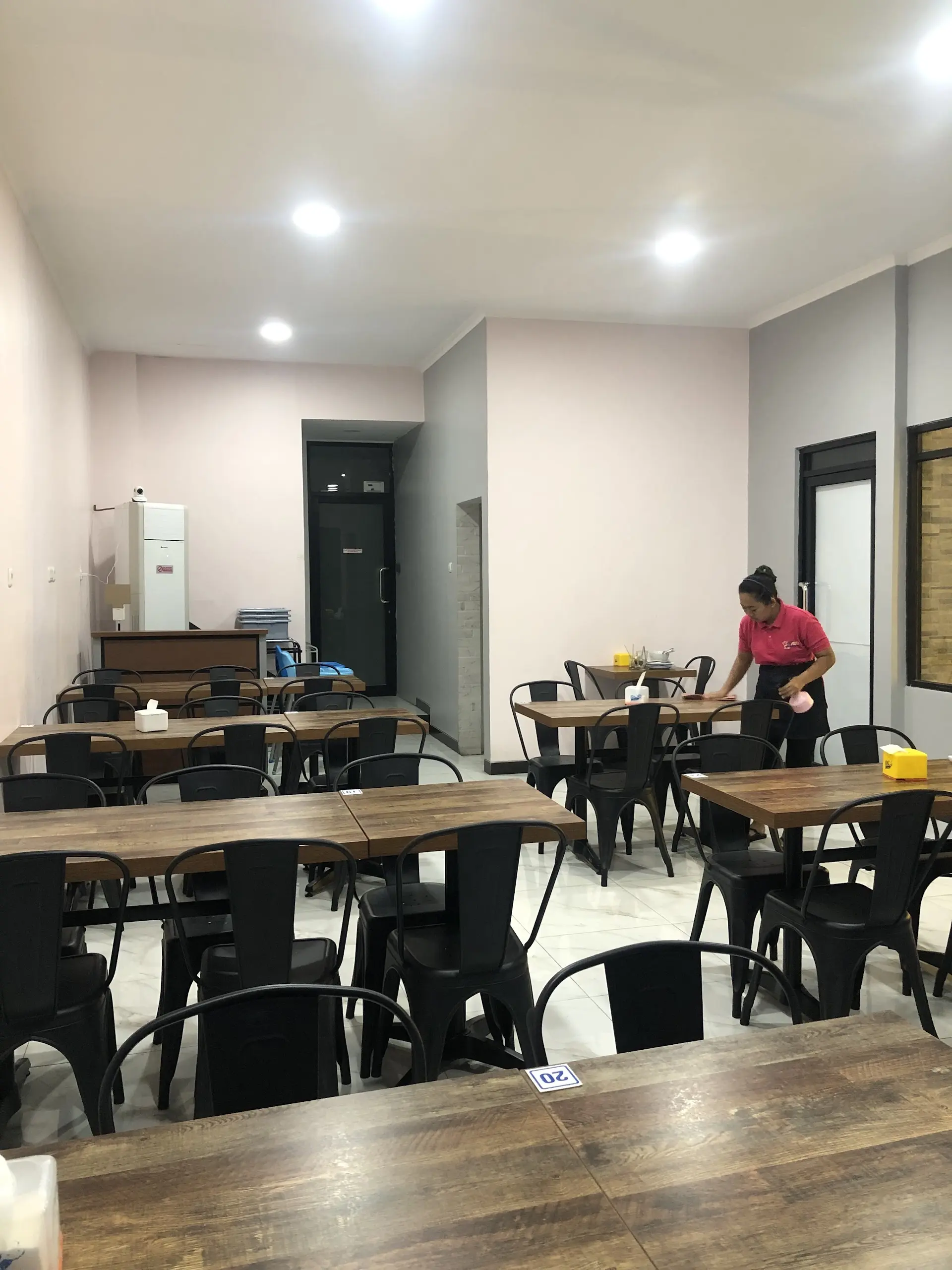 Calling all Semarang pork heads! This place is so good, you'll forgive all its flaws. 2