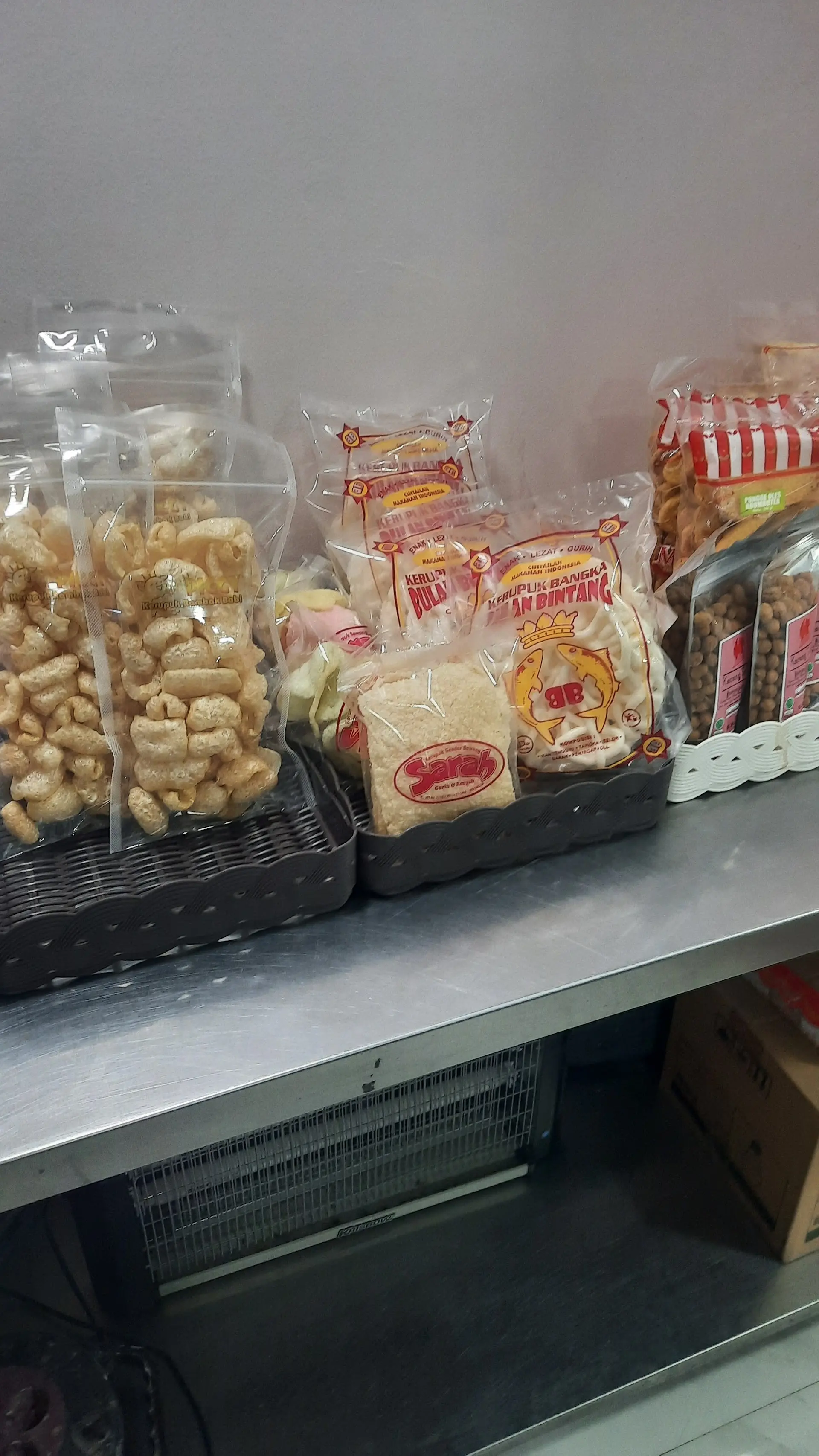 Calling all Semarang pork heads! This place is so good, you'll forgive all its flaws. 3