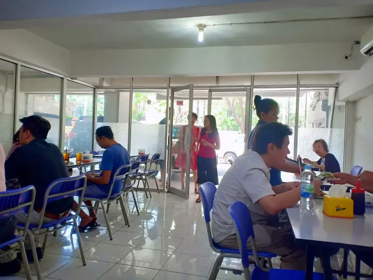 Calling all Semarang pork heads! This place is so good, you'll forgive all its flaws.