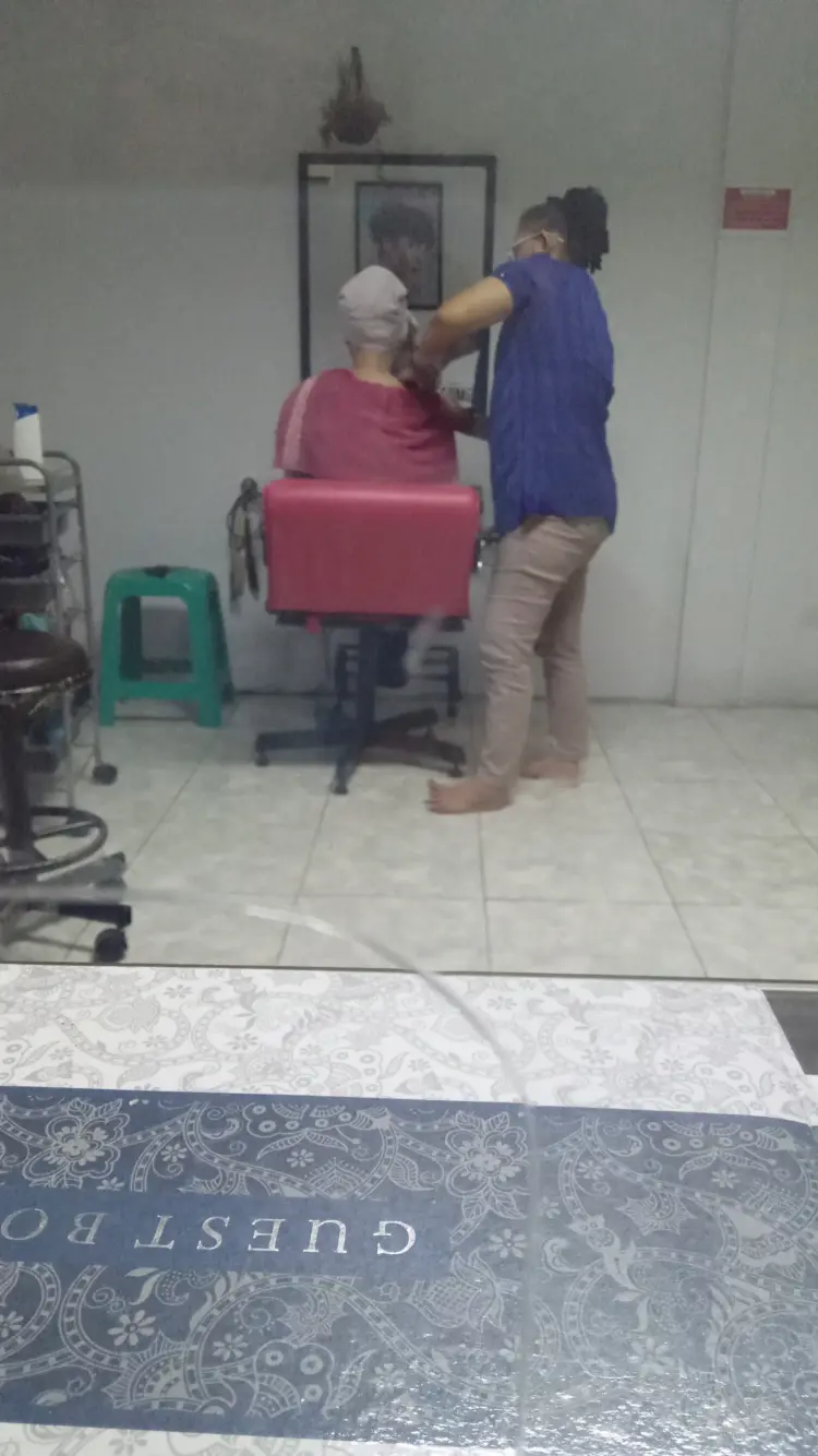 Raf Barbershop & R&R Salon 1