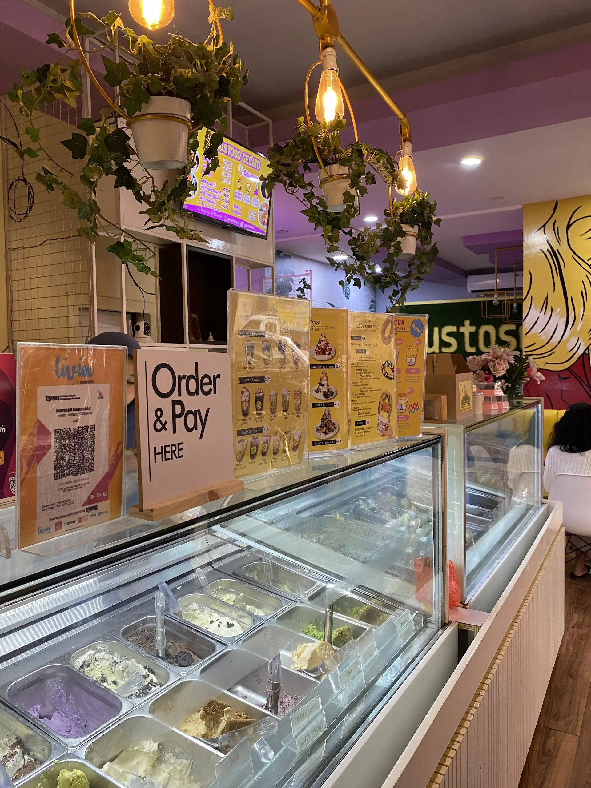 Anjay, Gelato 10 ribuan ada rasa minyak angin sama mie instan? Makassar liar banget 1