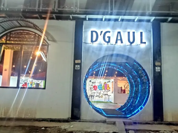 D'gaul cafe 1