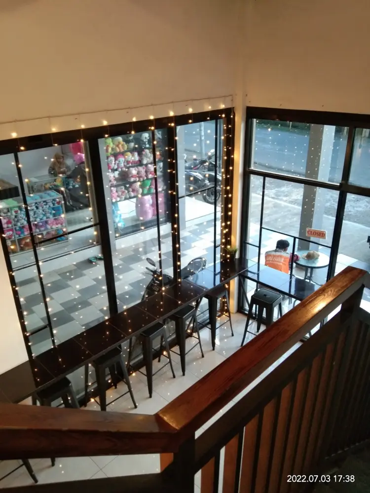 Oishi Coffe and Eatery 8