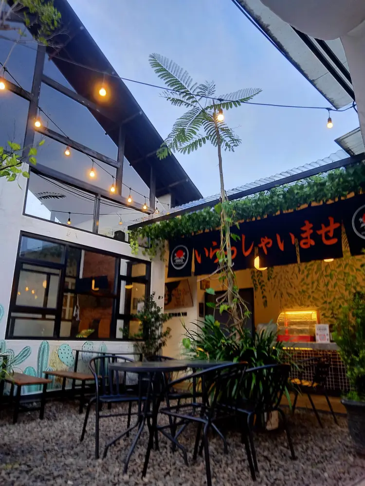 Oishi Coffe and Eatery 5