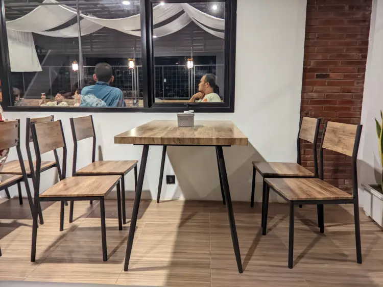 Oishi Coffe and Eatery 10