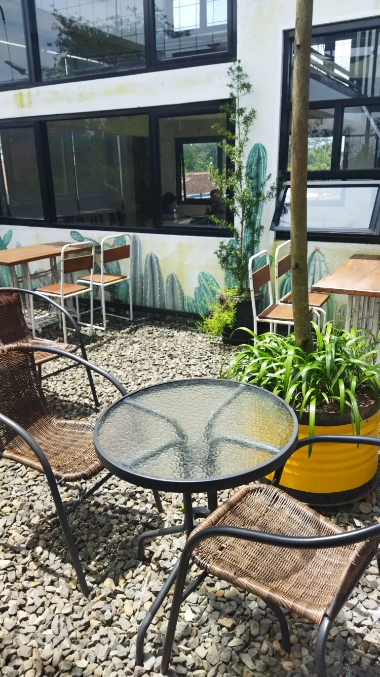 Oishi Coffe and Eatery 6