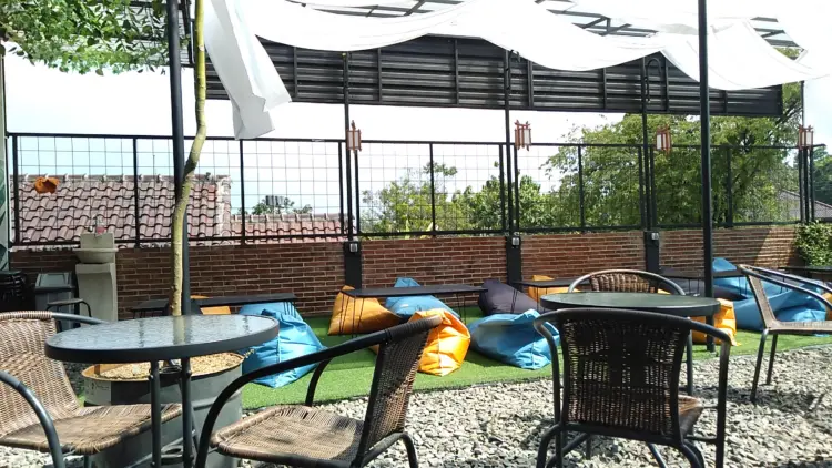 Oishi Coffe and Eatery 4