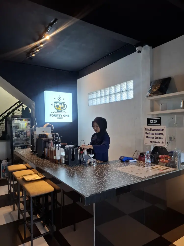 Fourty One Coffee & Salon 4