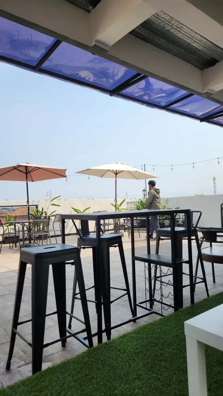 Fourty One Coffee & Salon 6