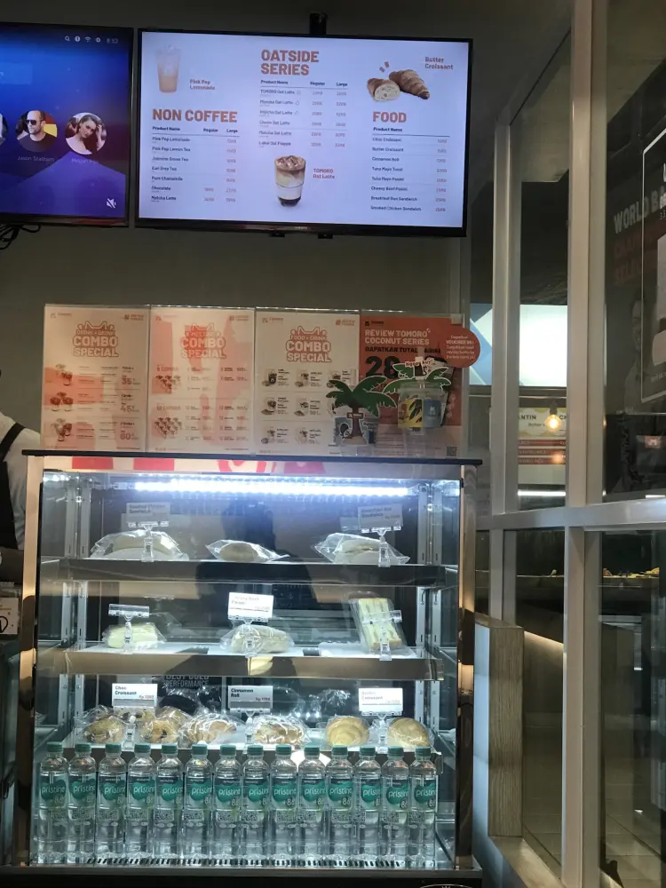 TOMORO COFFEE - Universitas Tarumanegara 5