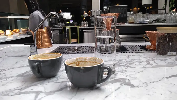 OURA - Cafe & Restaurant 1