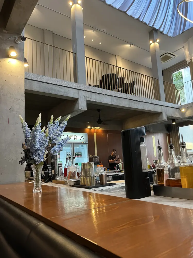 OURA - Cafe & Restaurant 5