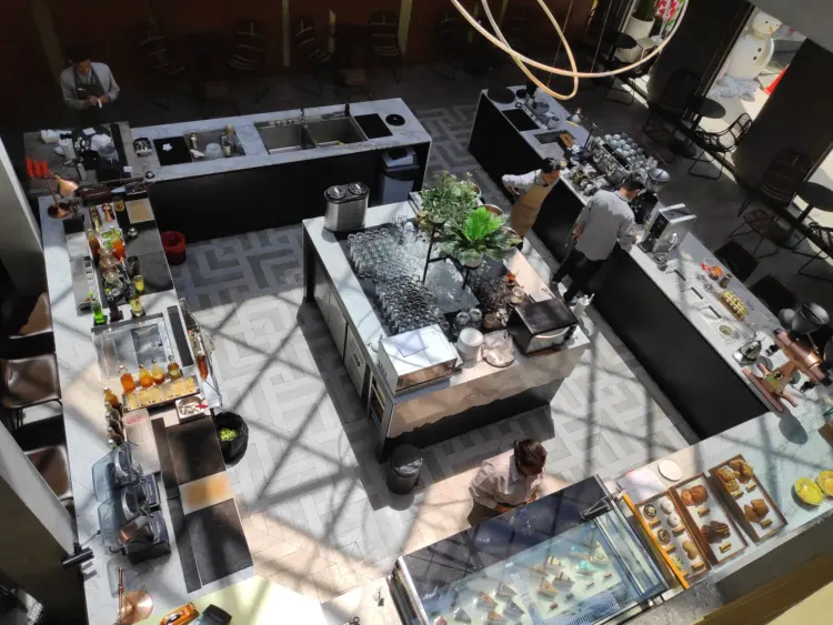 OURA - Cafe & Restaurant 6