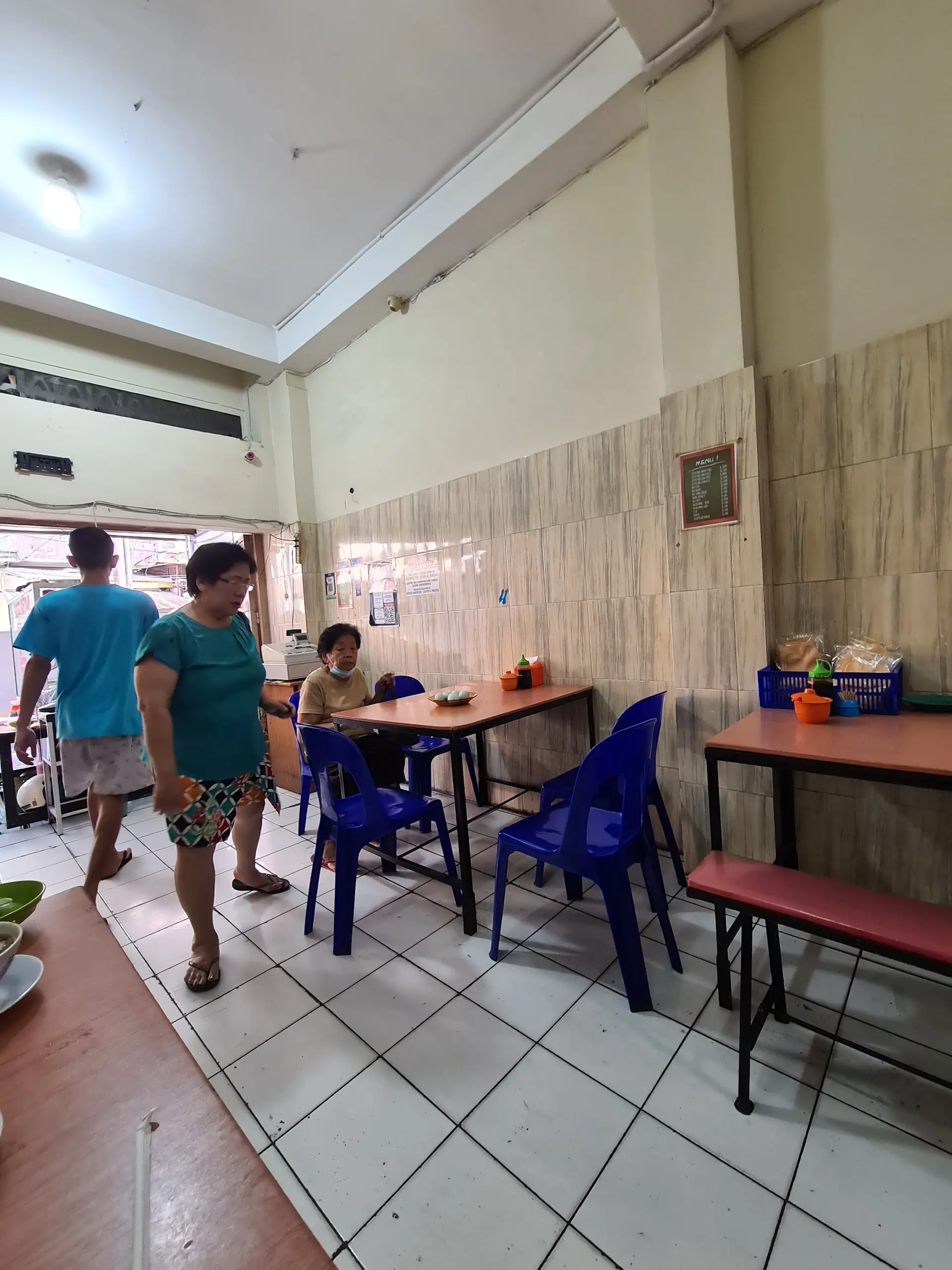 Who says Soto Betawi has to be coconut milk-flavored? This shop in Makassar just schooled me. 3