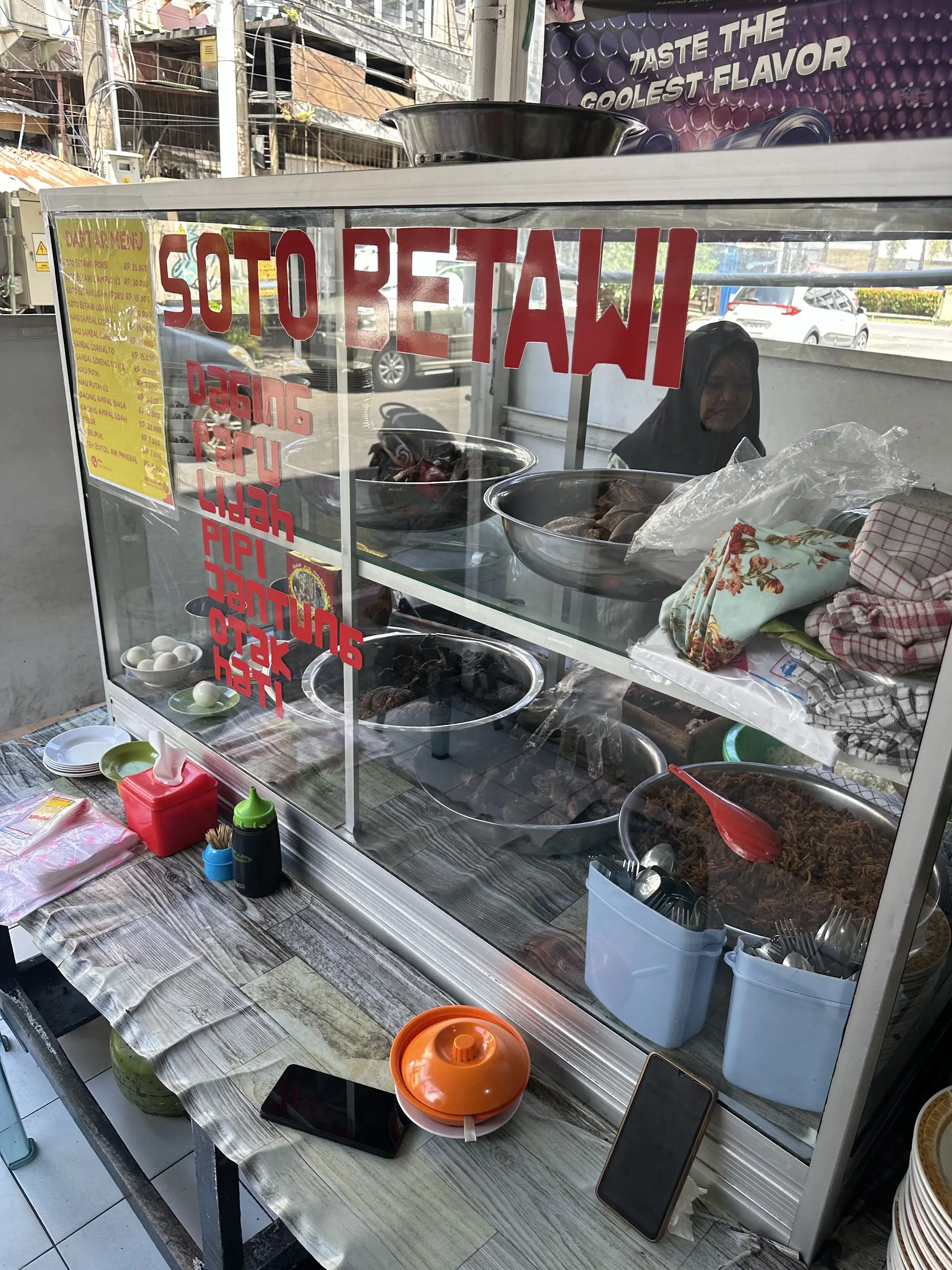 Who says Soto Betawi has to be coconut milk-flavored? This shop in Makassar just schooled me. 1