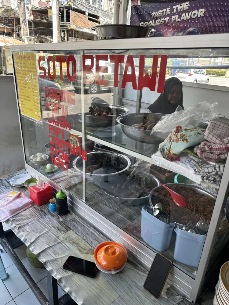Who says Soto Betawi has to be coconut milk-flavored? This shop in Makassar just schooled me.
