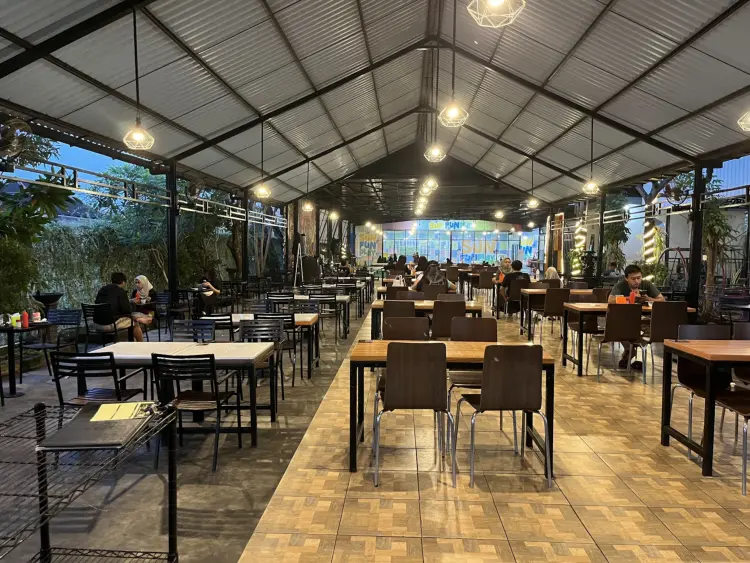 Solo Steak & Resto Jaten " 4 " 7