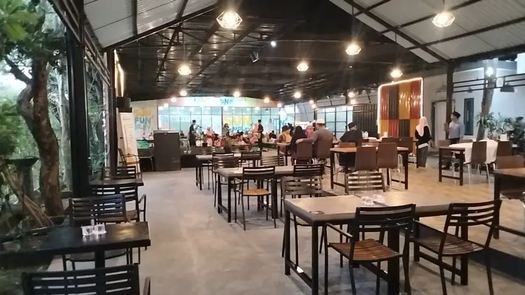 Solo Steak & Resto Jaten " 4 " 8