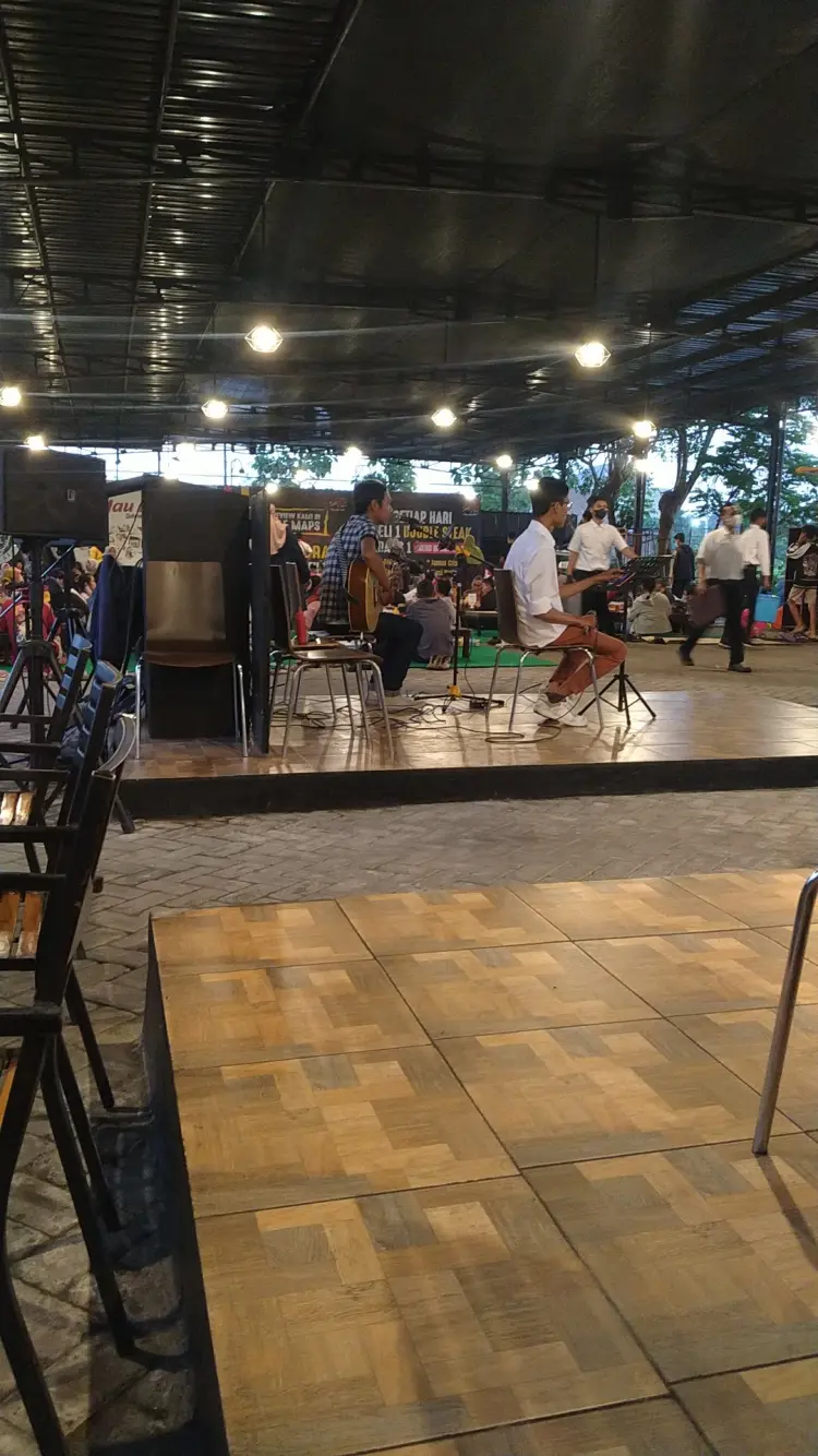 Solo Steak & Resto Jaten " 4 " 4