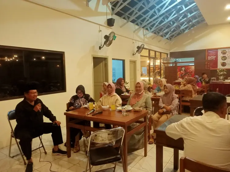Rins Cafe & Resto 9