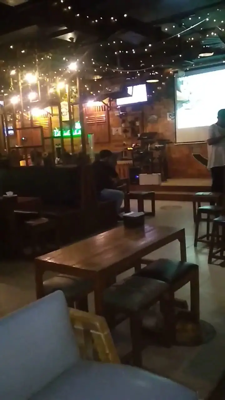 HOB Cafe - House of Beer 8