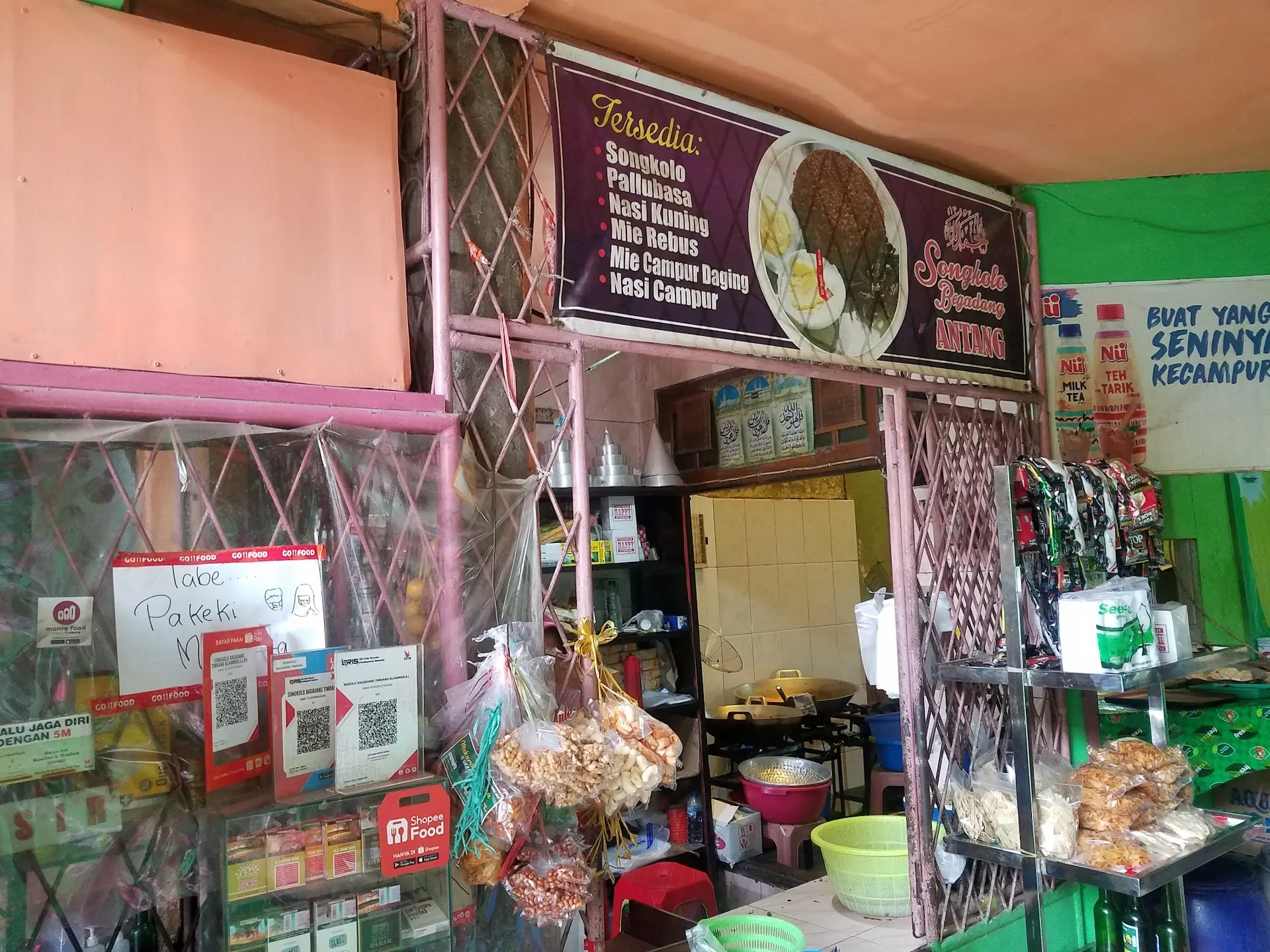 Cuma 5 ribuan & antrenya sejam! Gimana ceritanya warung Lokal jadul di gang ini bisa jadi se-Mantap itu? 3