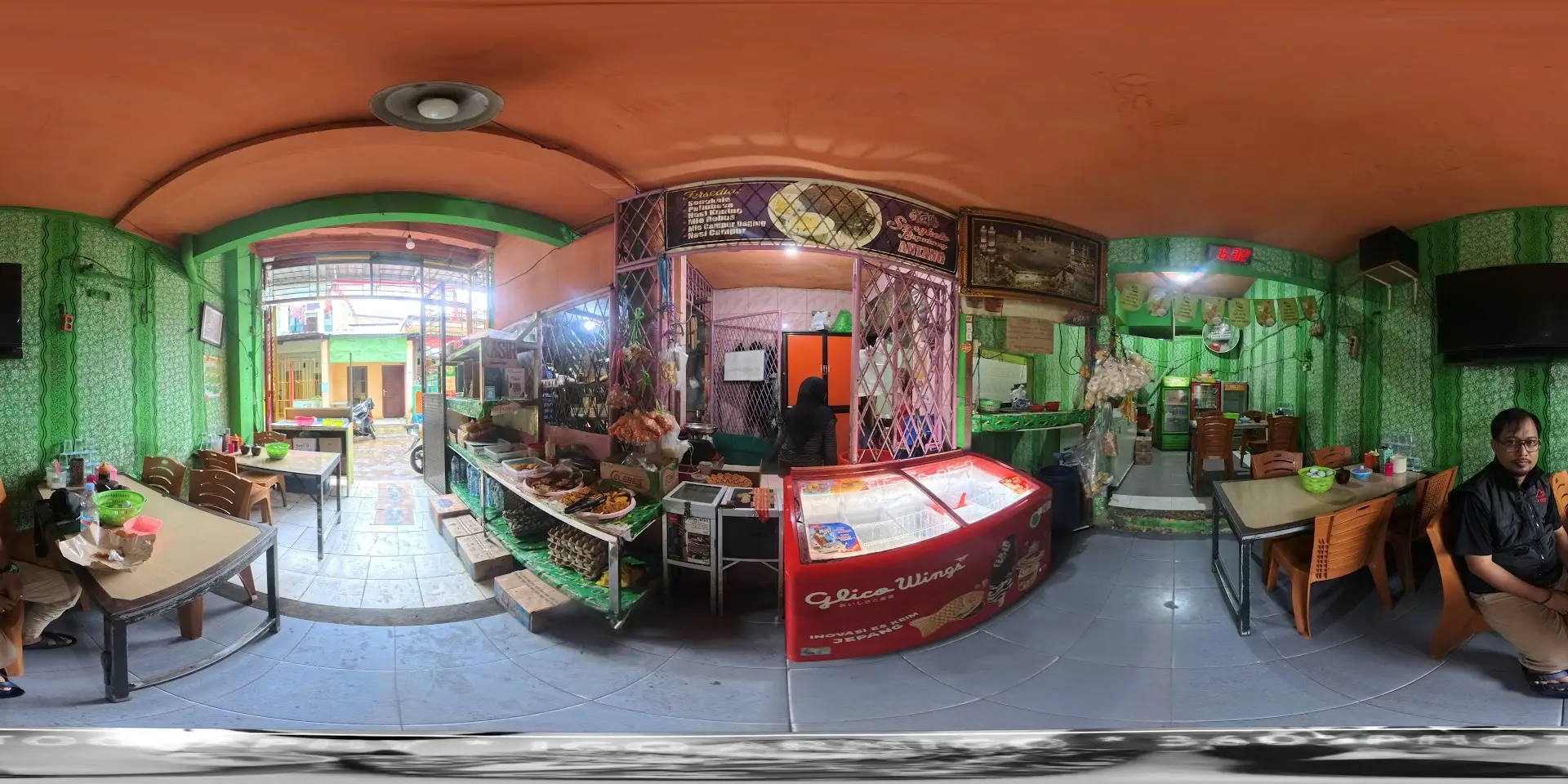 Cuma 5 ribuan & antrenya sejam! Gimana ceritanya warung Lokal jadul di gang ini bisa jadi se-Mantap itu? 2