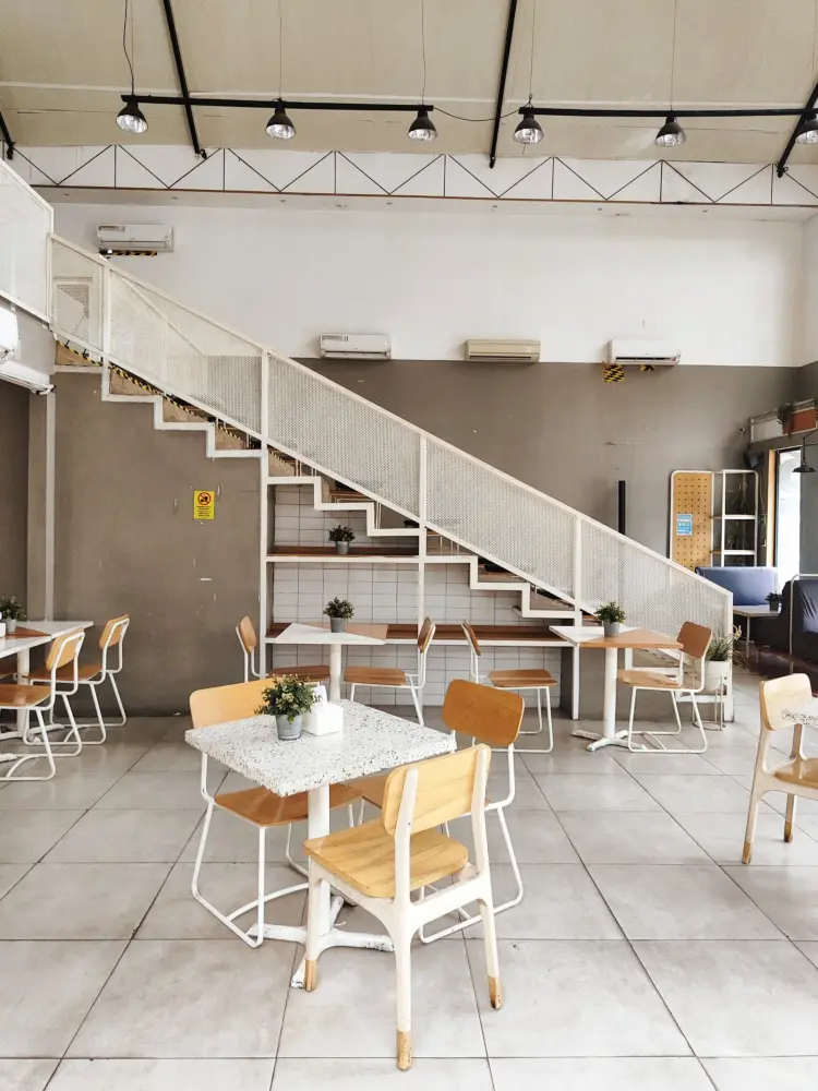 Digital Nomad Bintaro, kumpul! Wifinya kafe tangga ini mantap banget, tapi makanannya...