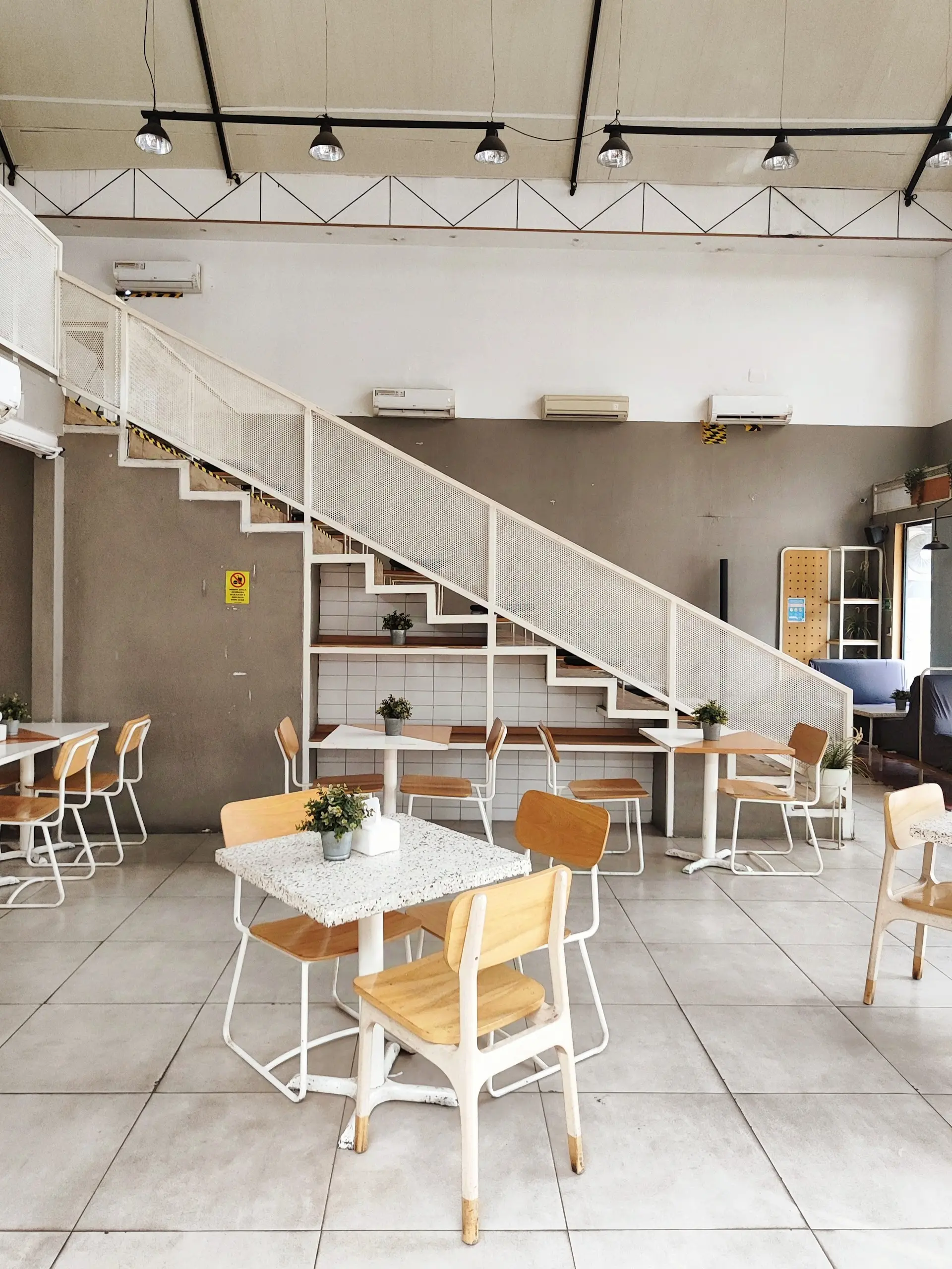 Digital Nomad Bintaro, kumpul! Wifinya kafe tangga ini mantap banget, tapi makanannya... 1