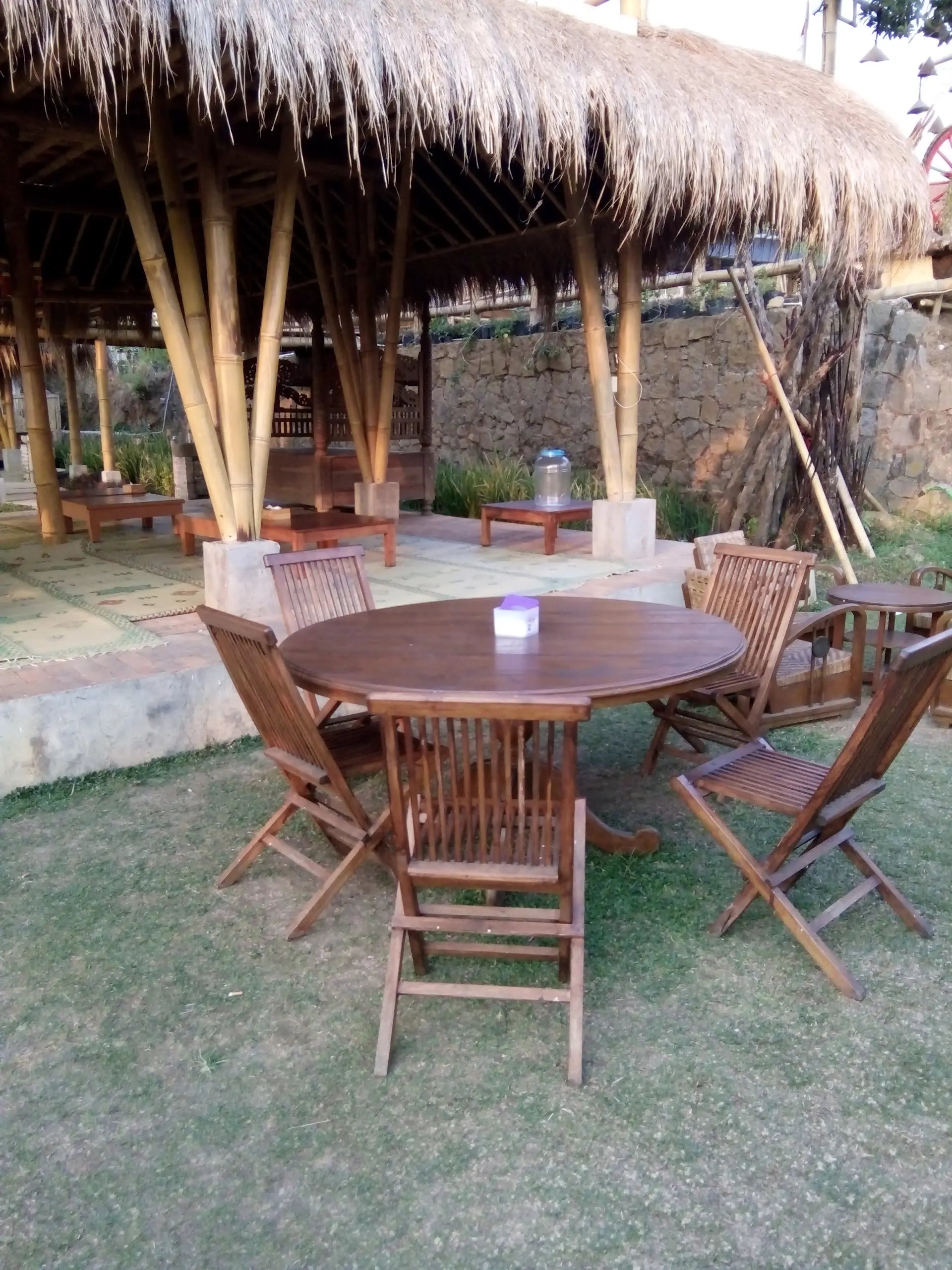 人均不到70K，我在中爪哇这家稻田餐厅躺平了一下午！ 6