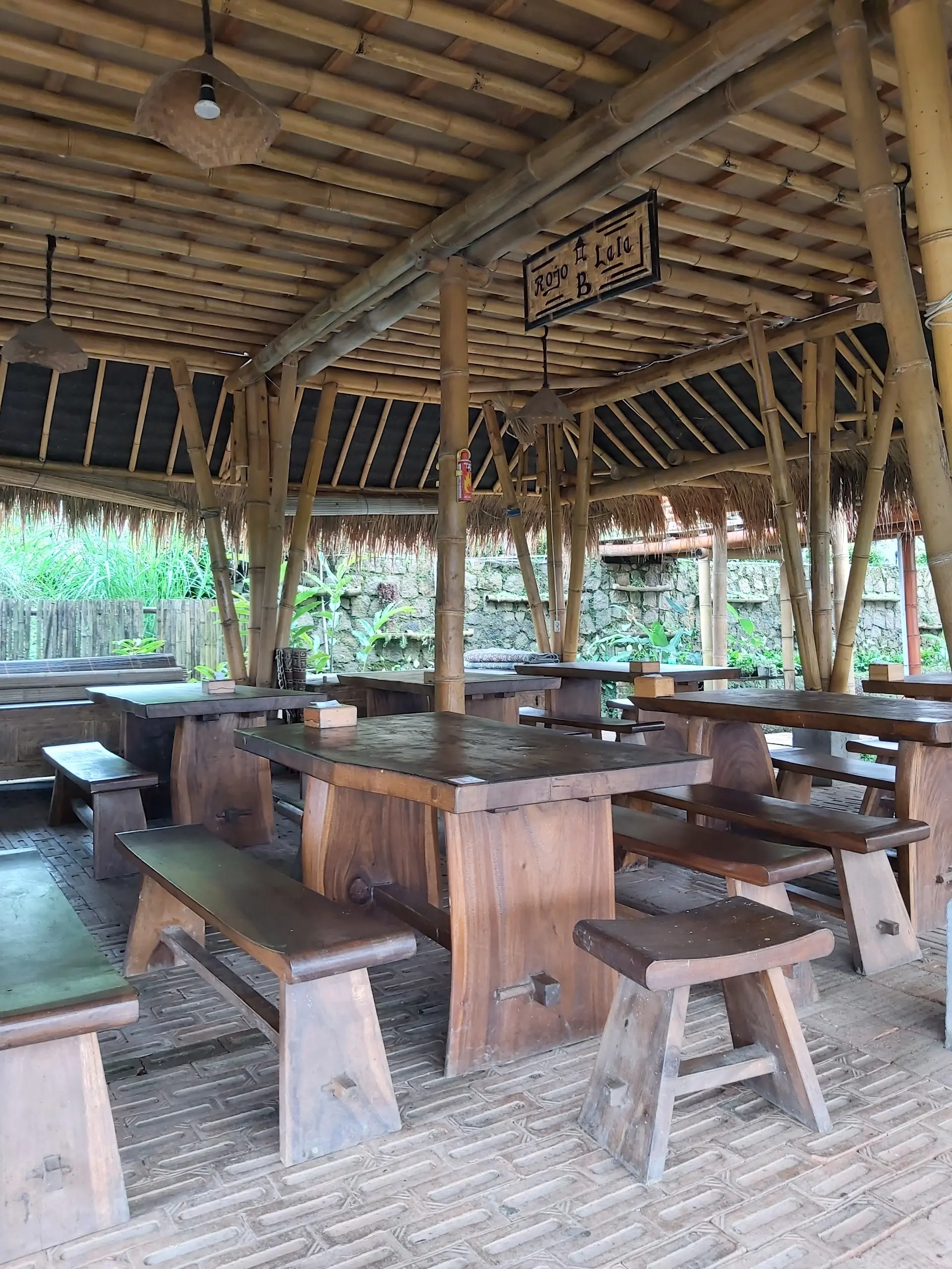 人均不到70K，我在中爪哇这家稻田餐厅躺平了一下午！ 3