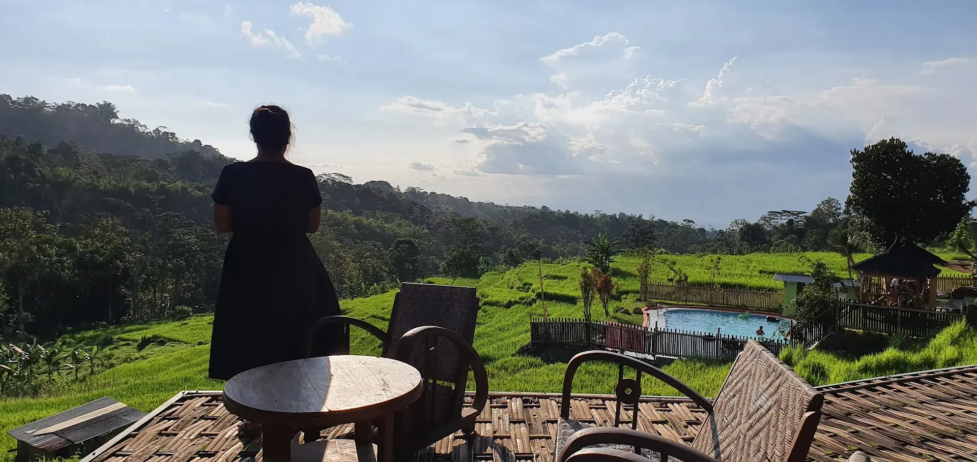 人均不到70K，我在中爪哇这家稻田餐厅躺平了一下午！ 1